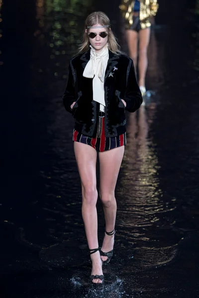 Look 27